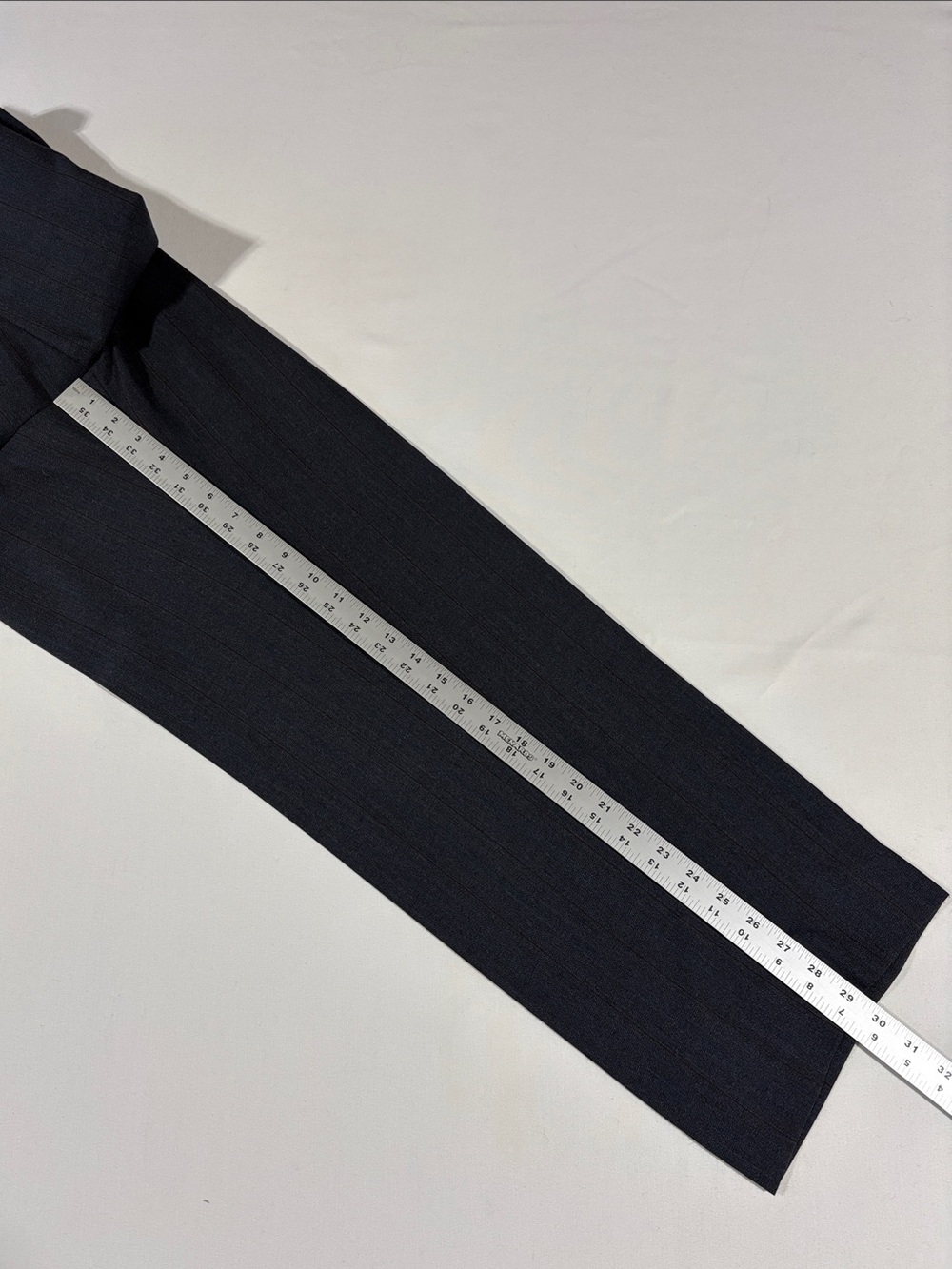 Classic Men's Dark Gray Two-Piece striped Suit - Style 40R x 34” pants - Picture 10 of 15